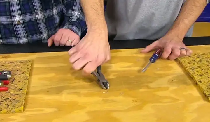 How to Remove Staples from Wood